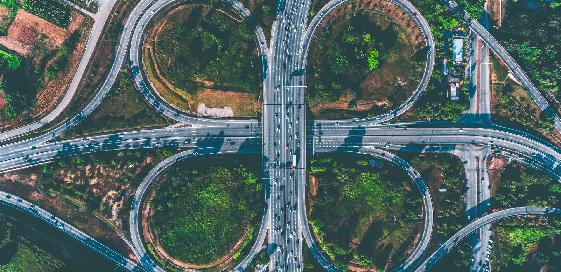 Luftfotografi af mange veje